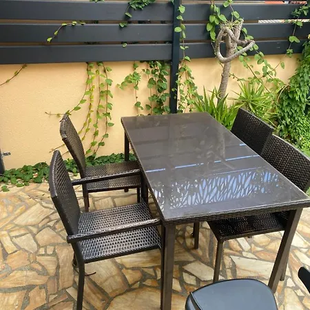 Villa Pavillon Dans Un Quartier Residentiel *